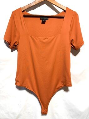 HOUSE OF HARLOW 1960 Square Neck Orange Bodysuit Puff Sleeve Fitted Top